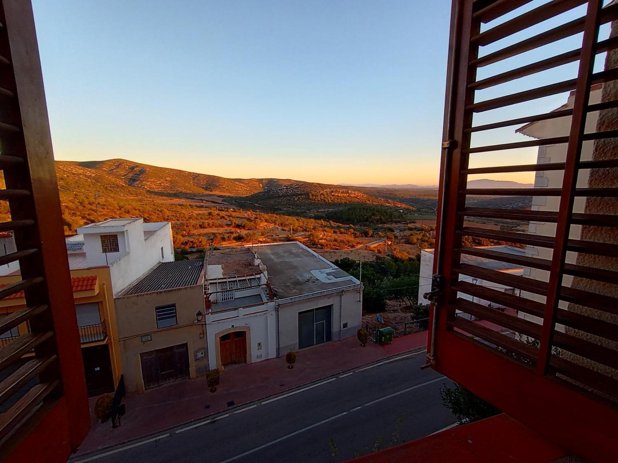 Tranquil And Spacious Townhouse In Historical And Picturesque Cervera Del Maestre Extérieur photo
